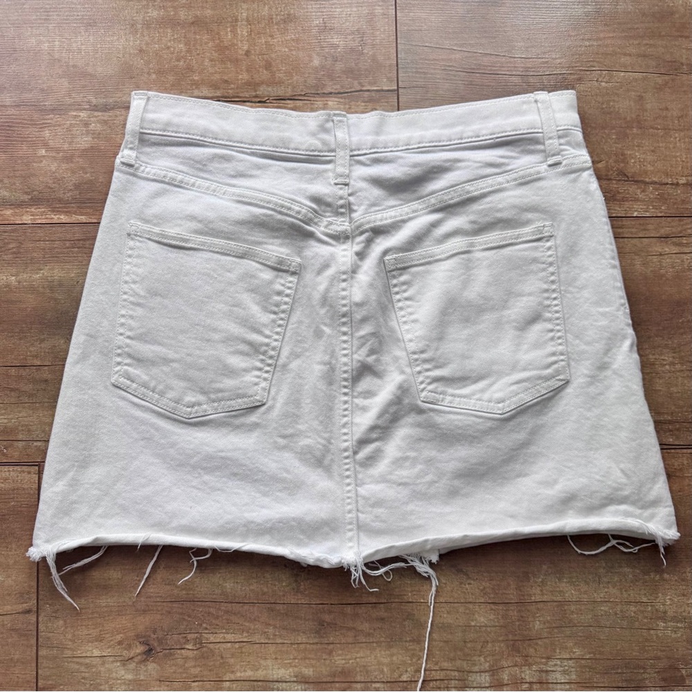 GAP High Rise White Denim Raw Hem Mini Jean Skirt Size 29 - Picture 3 of 7